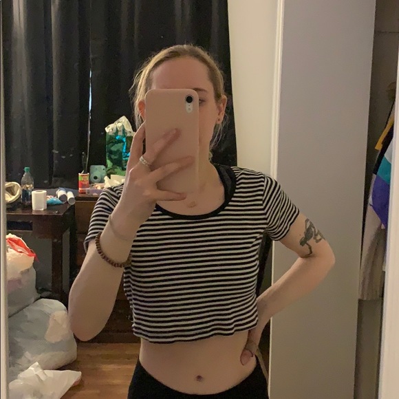 Forever 21 Blk/Wht Stripped Crop Top - Picture 2 of 2